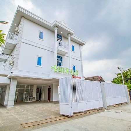 Emerald Residence Medan Exterior photo